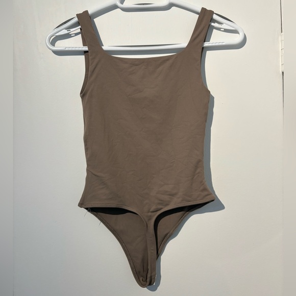 Aritzia contour bodysuit - Picture 3 of 5
